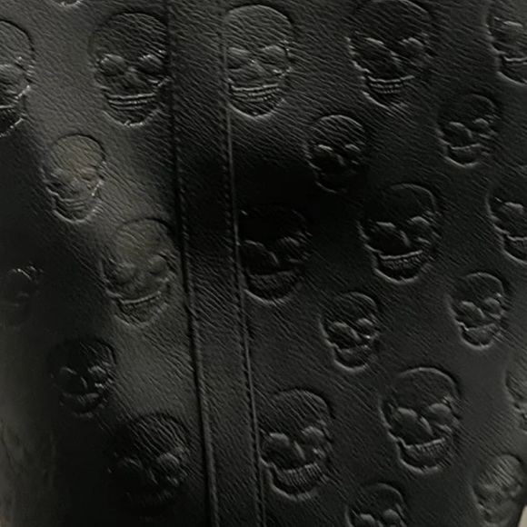 Betsey Johnson Studded Skull Tote bag w/ Charm and wristlet - Picture 13 of 14